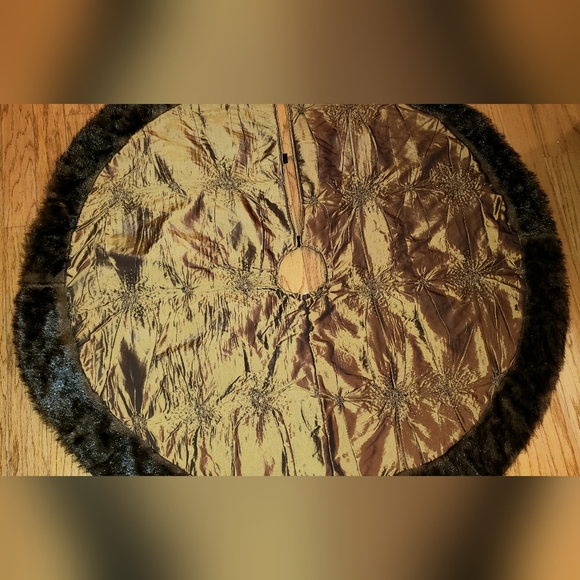CHRISTMAS TREE SKIRT Shimmery SATIN Bronze Brown Beaded Faux Mink Fur Trim NICE! - Picture 4 of 7